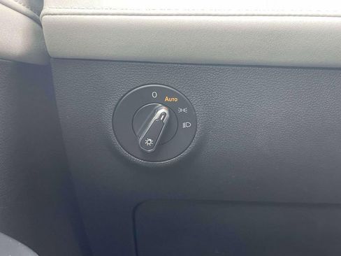 New 2026 Volkswagen Taos SE image 19