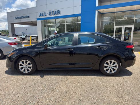 Used 2023 Toyota Corolla LE FWD image 2