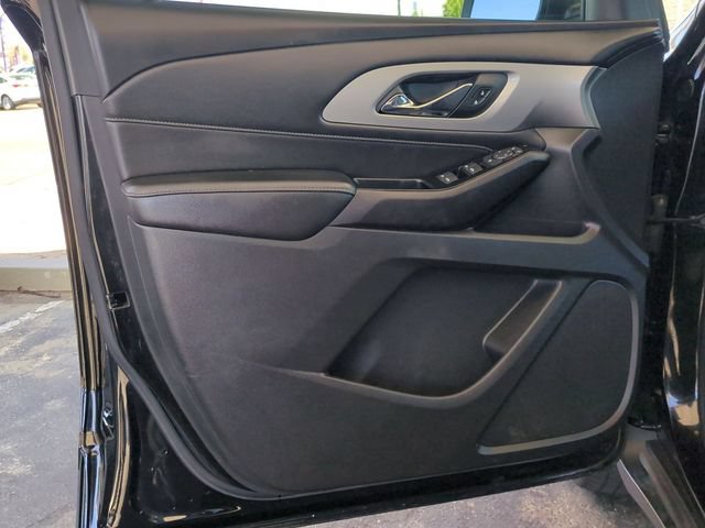 Used 2023 Chevrolet Traverse LT w/ LPO, Cargo Package FWD image 24