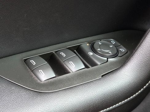 Used 2025 Chevrolet Blazer LT FWD image 30