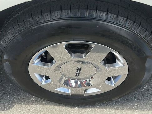 Used 2005 Lincoln Navigator Luxury AWD/4WD image 15