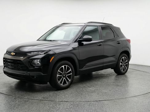 Used 2025 Chevrolet TrailBlazer LT w/ Driver Confidence Package AWD/4WD image 3