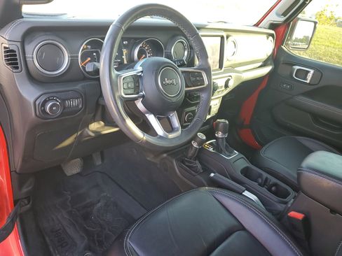 Used 2019 Jeep Wrangler Unlimited Sahara image 17