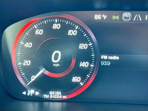 Used 2021 Volvo XC90 T5 Momentum image 11