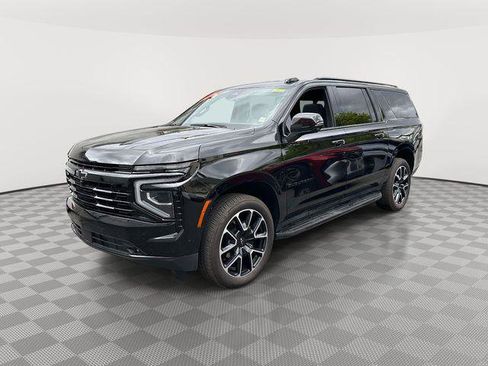 Used 2026 Chevrolet Suburban RST w/ Comfort Package AWD/4WD image 5