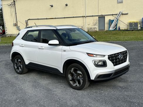 Certified 2023 Hyundai Venue SEL FWD image 2