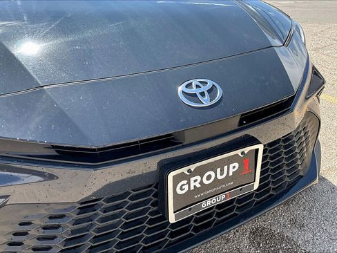 Used 2025 Toyota Camry SE image 28