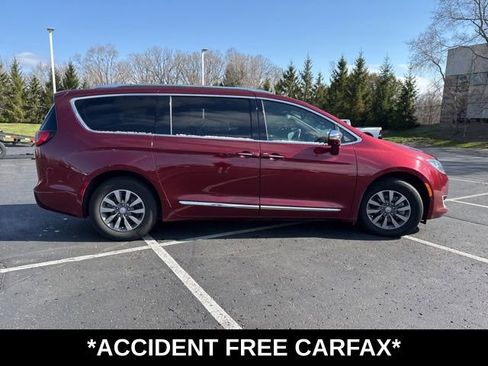 Used 2020 Chrysler Pacifica Limited w/ Advanced Safetytec Group FWD image 5