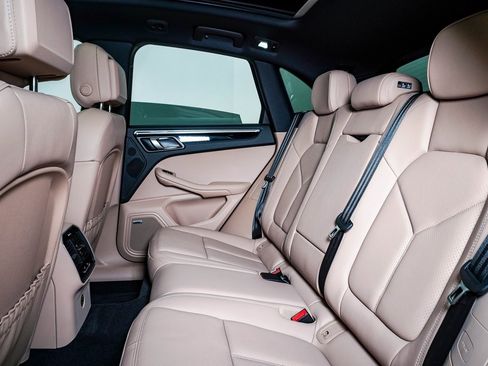 Certified 2025 Porsche Macan image 17