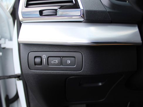 Used 2016 Volvo XC90 T8 Momentum w/ Vision Package image 20