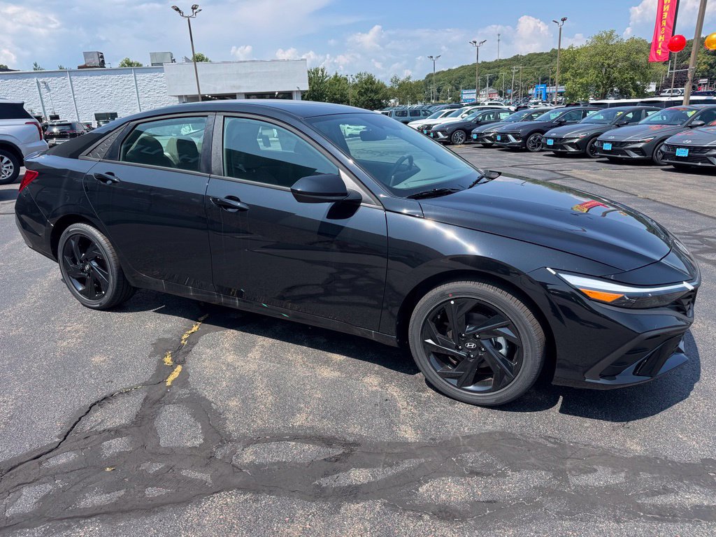 New 2026 Hyundai Elantra SEL FWD image 3