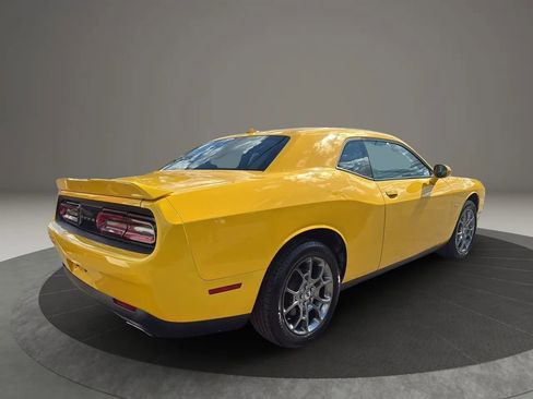 Used 2017 Dodge Challenger GT image 5