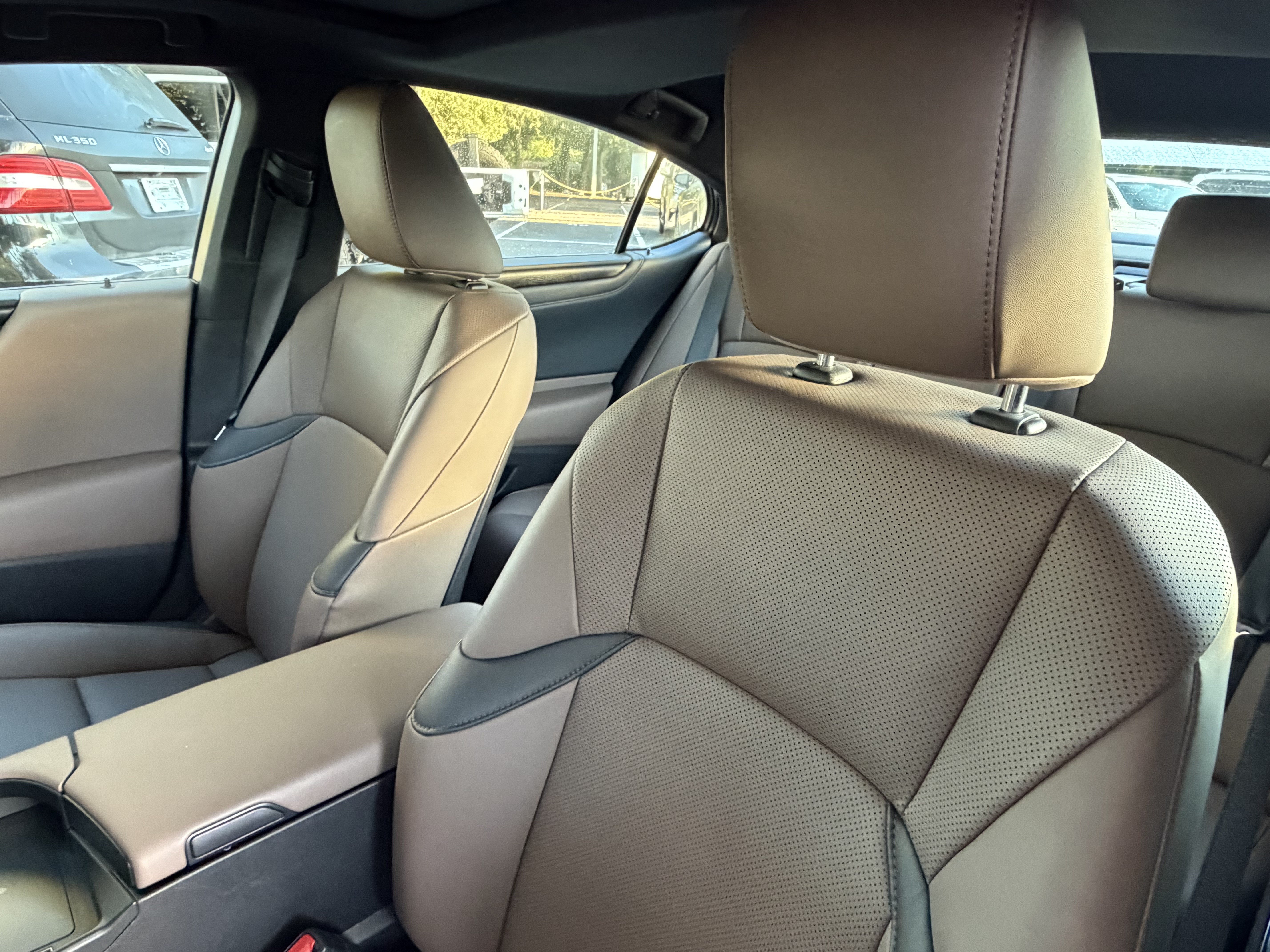 Certified 2025 Lexus ES 350 w/ Premium Package FWD image 17