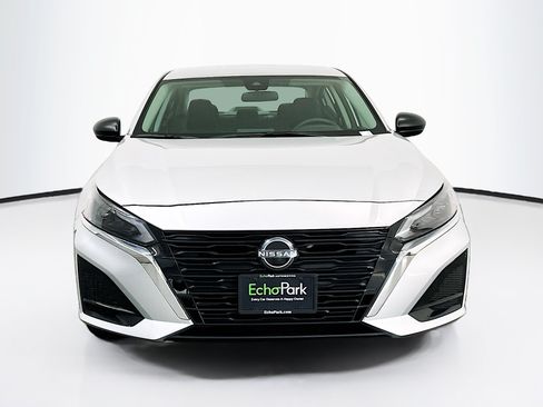 Used 2024 Nissan Altima 2.5 SV AWD/4WD image 2