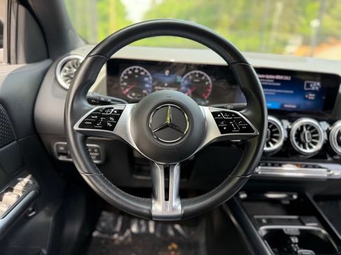 Used 2025 Mercedes-Benz GLA 250 4MATIC image 42