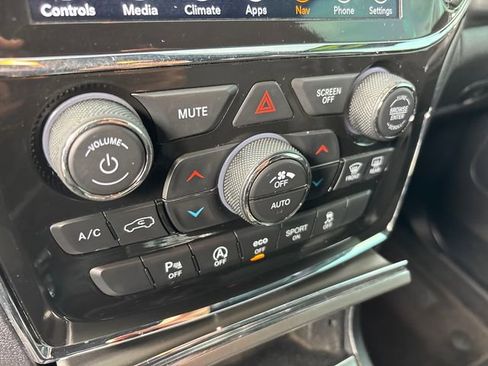 Used 2022 Jeep Grand Cherokee Laredo X image 23