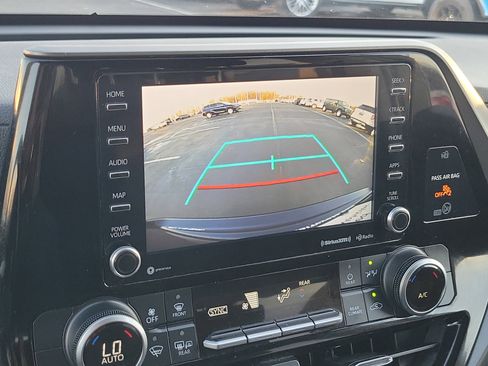 Certified 2021 Toyota Highlander LE image 31