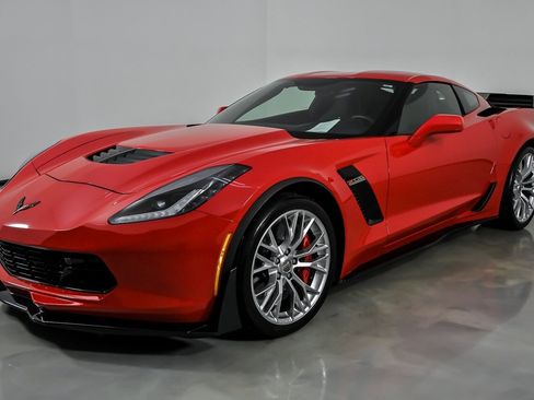 Used 2016 Chevrolet Corvette Z06 w/ 3LZ Preferred Equipment Group RWD image 6