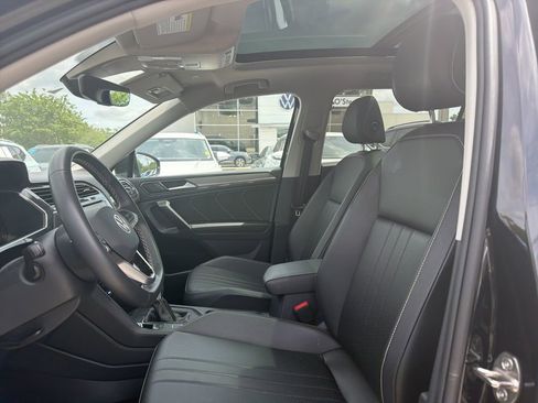 Used 2023 Volkswagen Tiguan SE w/ Panoramic Sunroof Package image 2