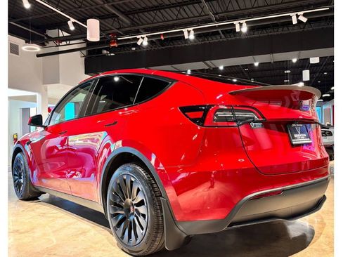 Used 2024 Tesla Model Y Long Range image 16