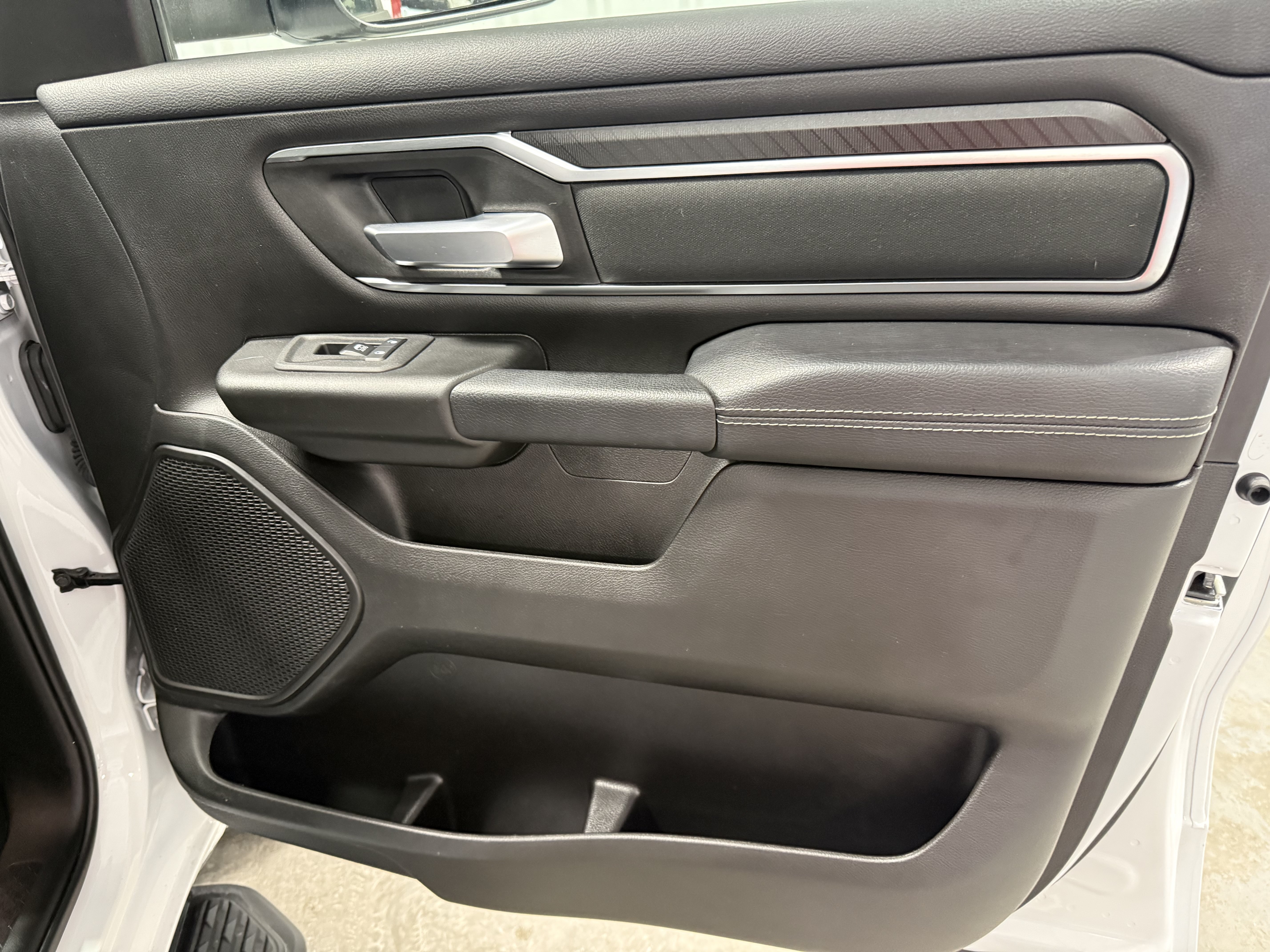 Used 2025 RAM 1500 Big Horn AWD/4WD image 8