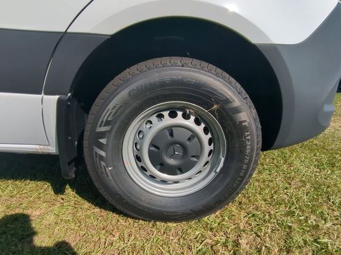 Used 2025 Mercedes-Benz Sprinter 2500 image 22