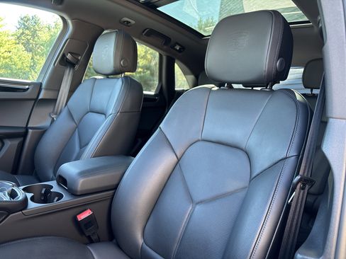 Certified 2025 Porsche Macan image 27