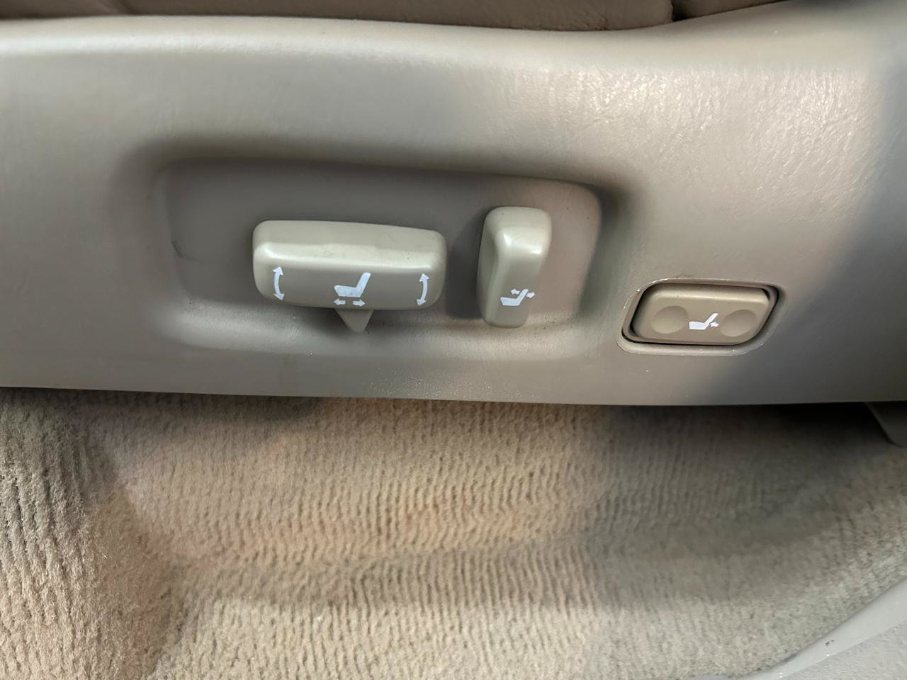 Used 2006 Toyota Land Cruiser AWD/4WD image 18