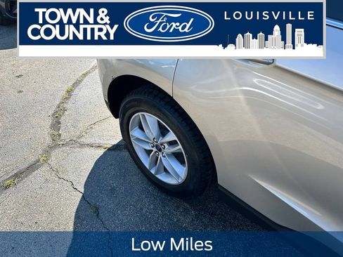 Used 2018 Ford Edge SEL FWD image 4