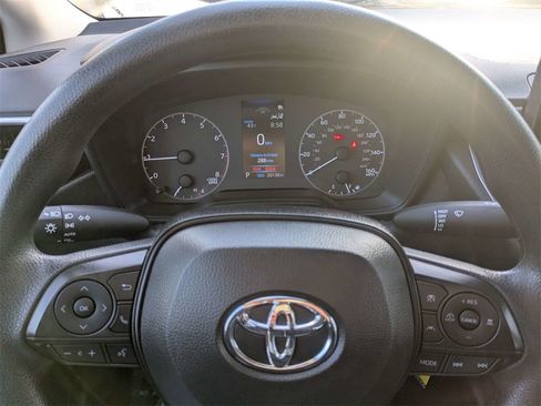 Used 2025 Toyota Corolla LE image 27