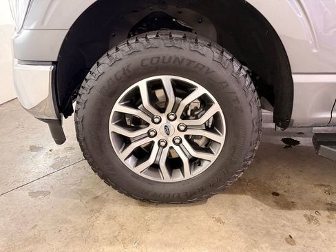 Used 2021 Ford F150 Lariat w/ Trailer Tow Package image 14