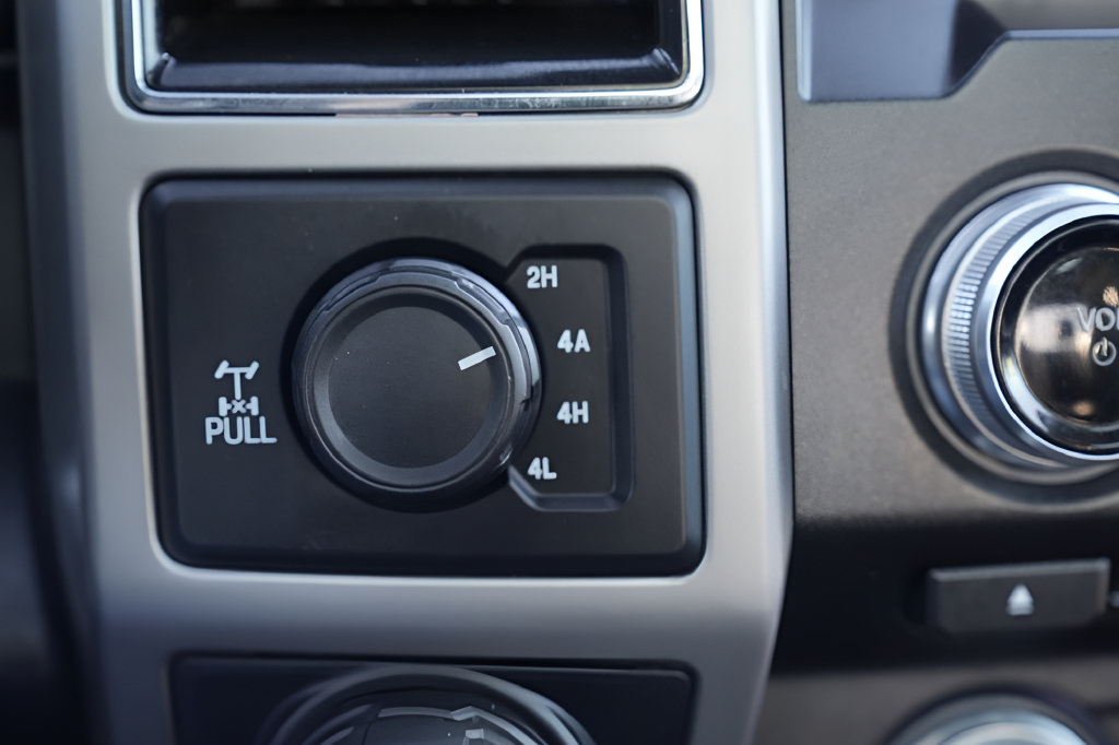 Used 2018 Ford F150 Lariat w/ Equipment Group 502A Luxury AWD/4WD image 41