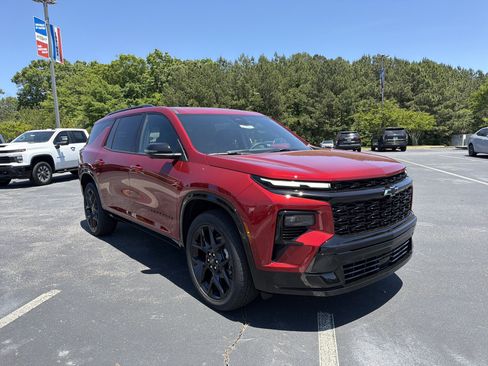 New 2026 Chevrolet Traverse RS w/ LPO, Floor Liner Package FWD image 3