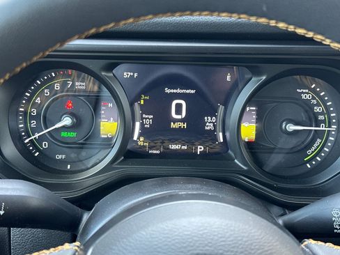 Used 2024 Jeep Wrangler Unlimited AWD/4WD image 23