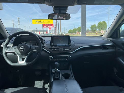 Used 2025 Nissan Altima 2.5 SV image 33