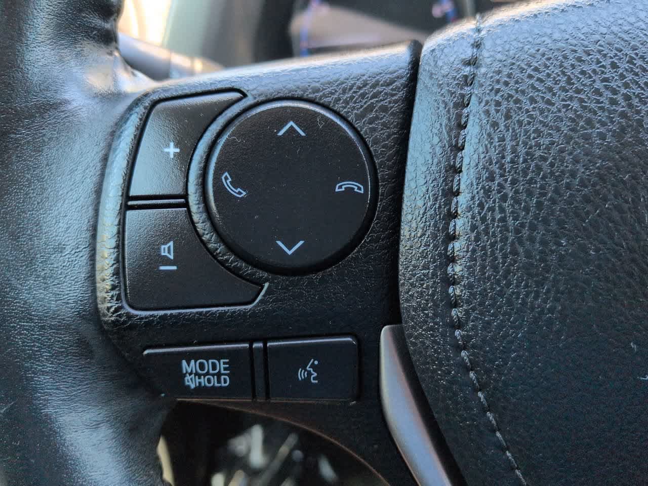 Used 2018 Toyota RAV4 XLE FWD image 23