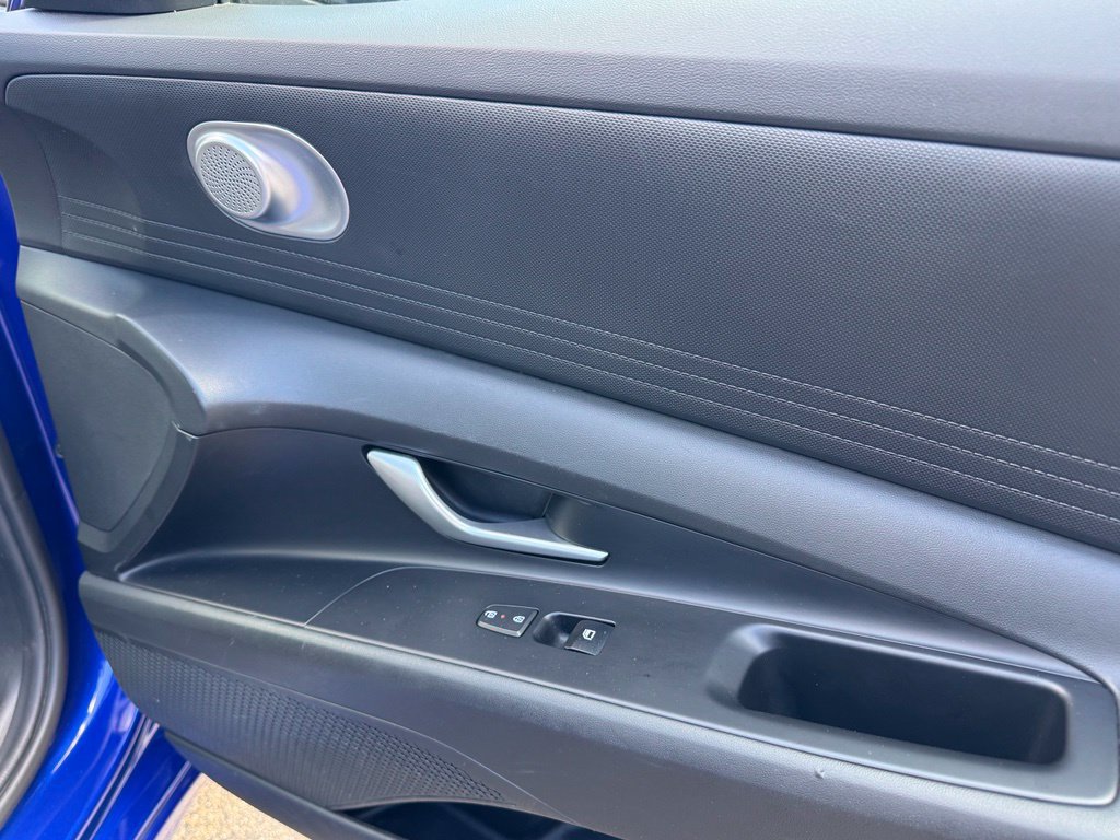 Used 2024 Hyundai Elantra SE FWD image 30