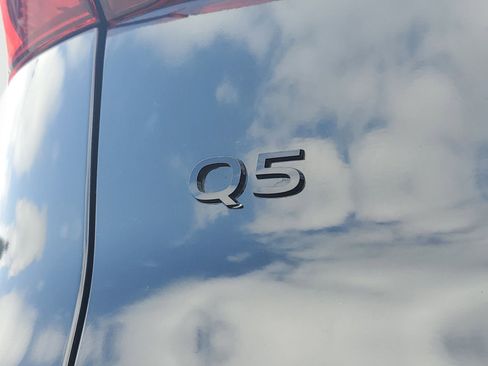 Used 2025 Audi Q5 Premium w/ Convenience Package image 7