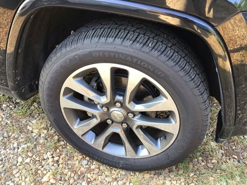 Used 2017 Jeep Grand Cherokee Overland RWD image 9
