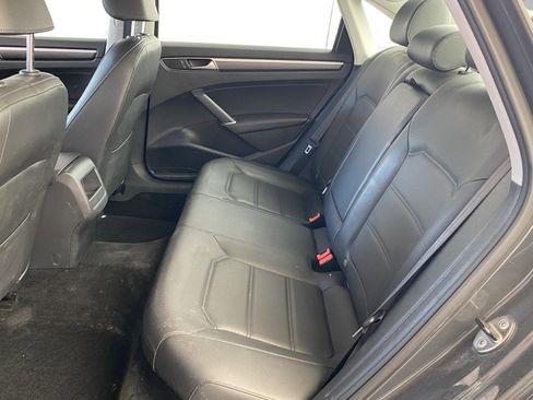 Used 2017 Volkswagen Passat 1.8T R-Line image 15