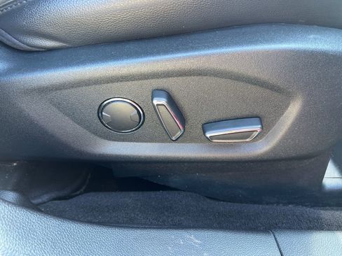 Used 2018 Ford Explorer XLT w/ Equipment Group 202A image 25