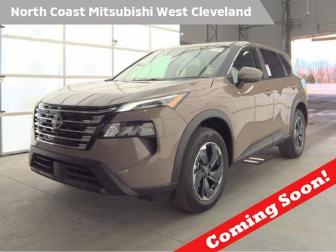 Used 2025 Nissan Rogue SV image 1