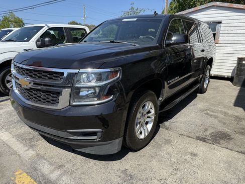 Used 2015 Chevrolet Suburban LT image 3
