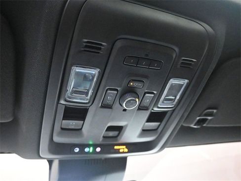 Used 2023 Chevrolet Suburban Z71 w/ Luxury Package image 37