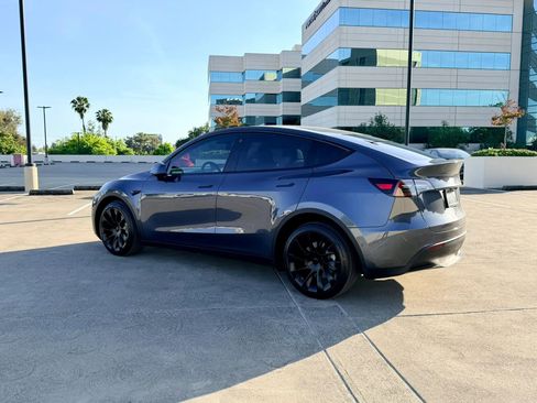 Used 2022 Tesla Model Y Long Range AWD/4WD image 9