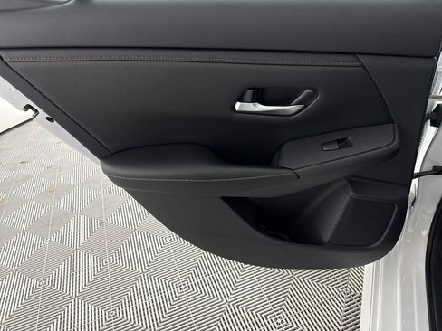 Used 2022 Nissan Sentra SR w/ Electronics Package FWD image 12