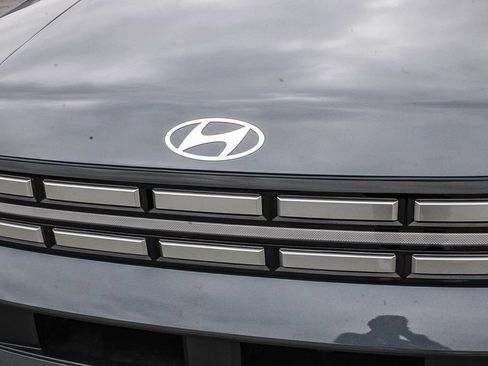 Used 2025 Hyundai Santa Fe SEL FWD image 6