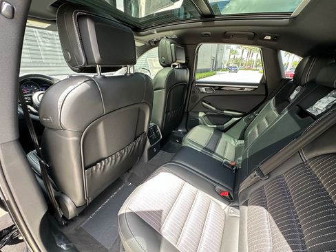 Used 2025 Porsche Macan Turbo image 28