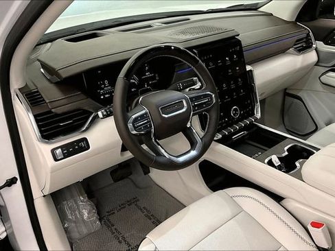 Used 2025 GMC Acadia Denali w/ Super Cruise Package image 14