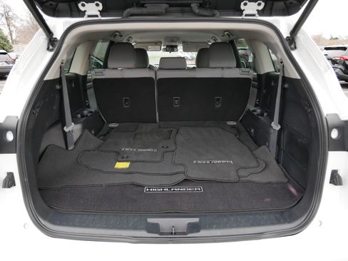 Used 2022 Toyota Highlander LE AWD/4WD image 18